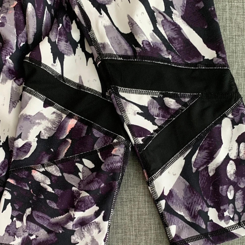 GAIAM Abstract Purple and Black Women’s Cropped Leggings - Picture 6 of 8